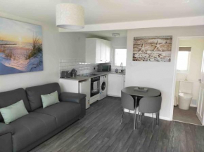 California Sands - 2 x Modern Two Double Bedroom Chalets - short stroll to the beach - nr Great Yarmouth & Norfolk Broads